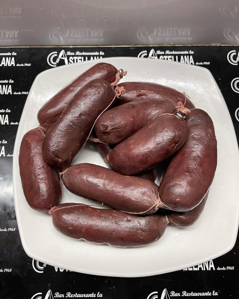 Bocadillo del día Morcilla de cebolla Para llevar o comer aquí De 8 a 16 horas lacastellana #tapas #elprat #